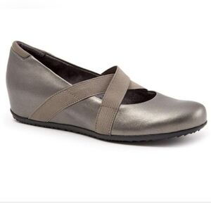 NWT SoftWalk Waverly Pewter Leather Round Toe Casual Shoes Size 7.5N